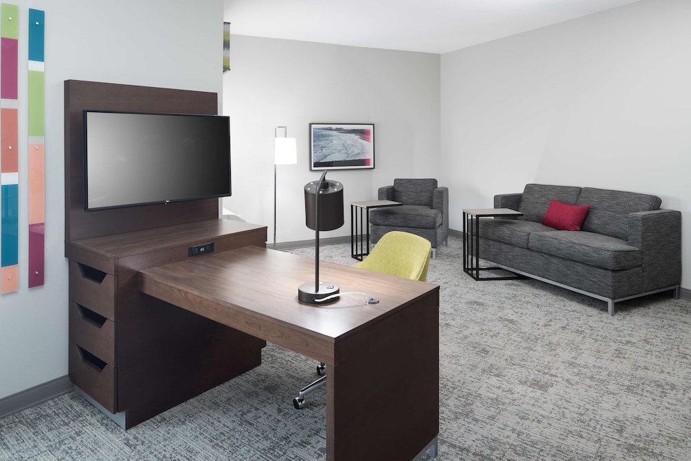 Hampton Inn & Suites Cape Canaveral Cruise Port - photo 9