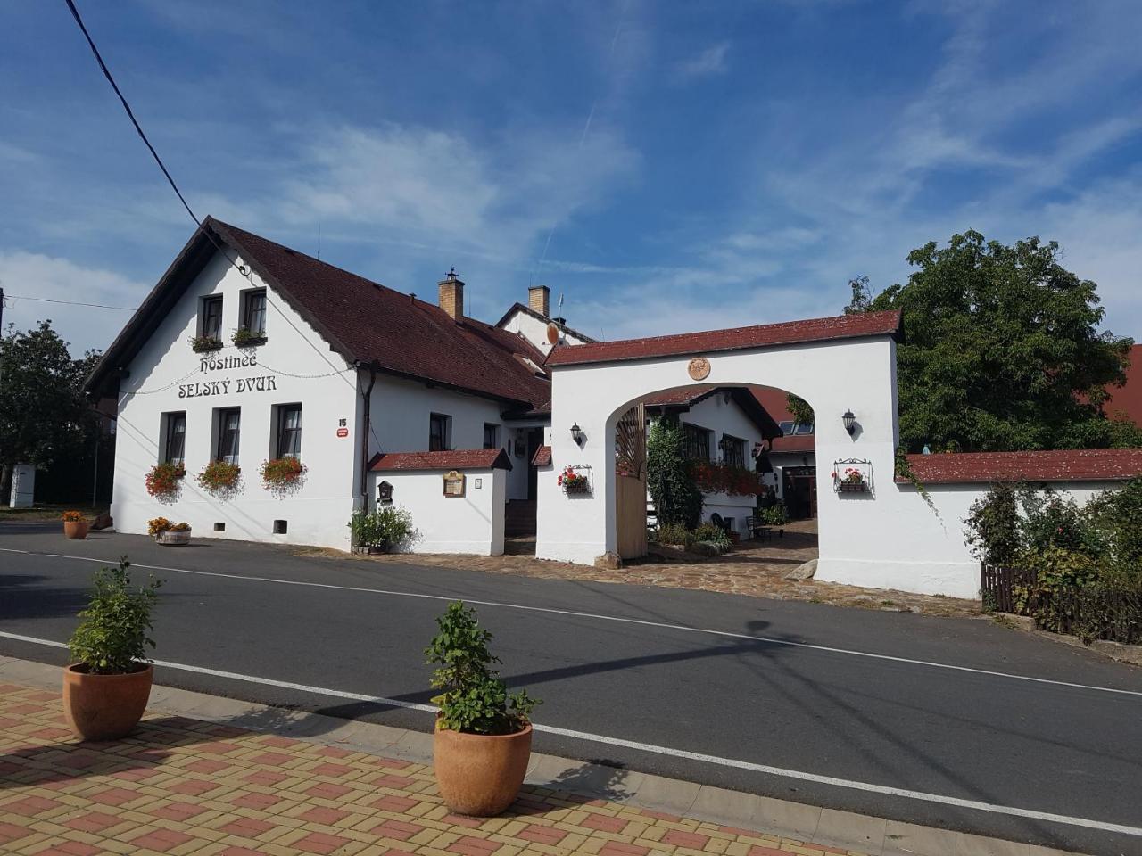 Hostinec Selsky Dvur — Zbiroh