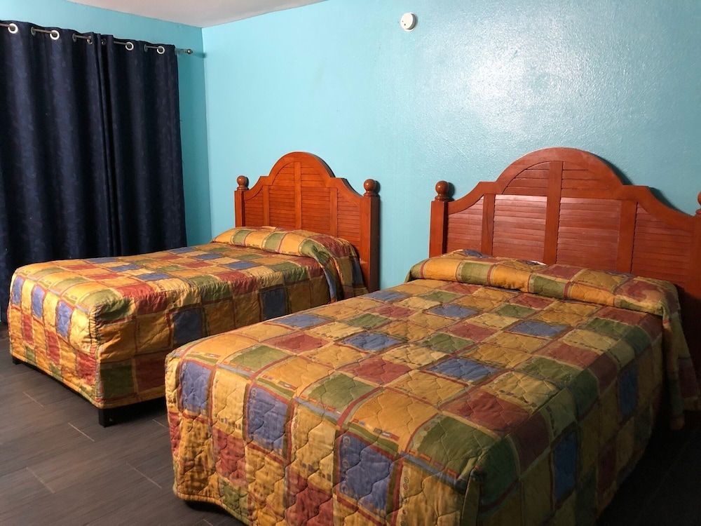 Slumberland Motel - photo 10