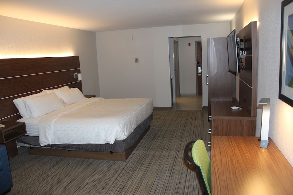 Holiday Inn Express Hotel & Suites Raton by IHG - photo 7