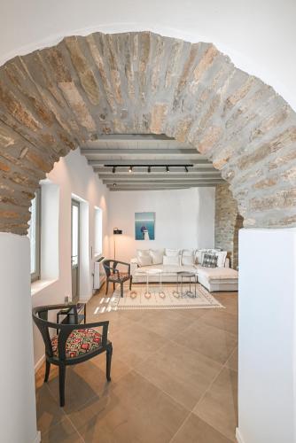 Stone Grey Arnados - carbon neutral hotel in Unknown City