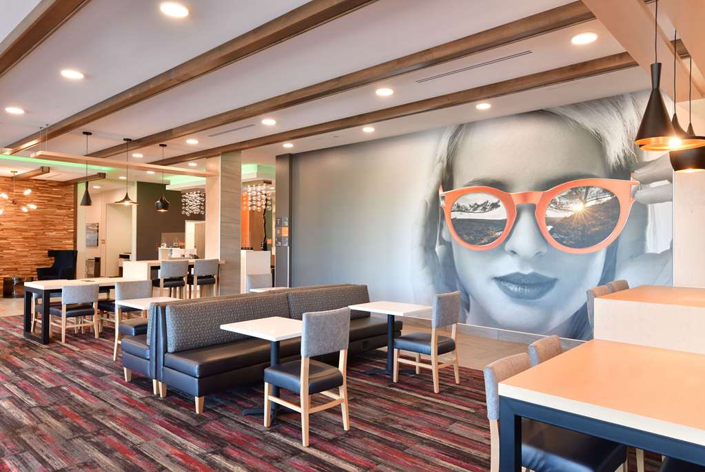 La Quinta Inn & Ste by Wyndham Wisconsin Dells Lake Delton - photo 5