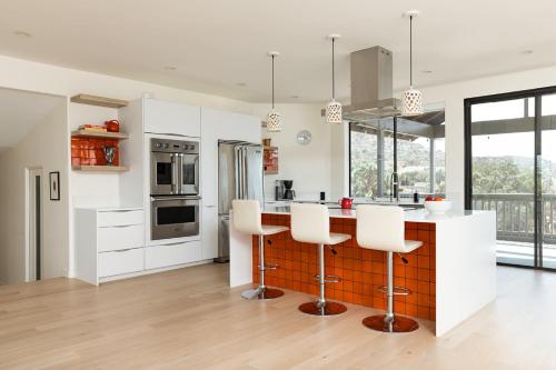 Modern Mosaics Joshua Tree Chef Home On Hill Spa — 4-Star Luxury Hotel in Yucca Valley, United States