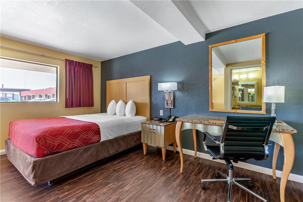 Econo Lodge Clovis - photo 22