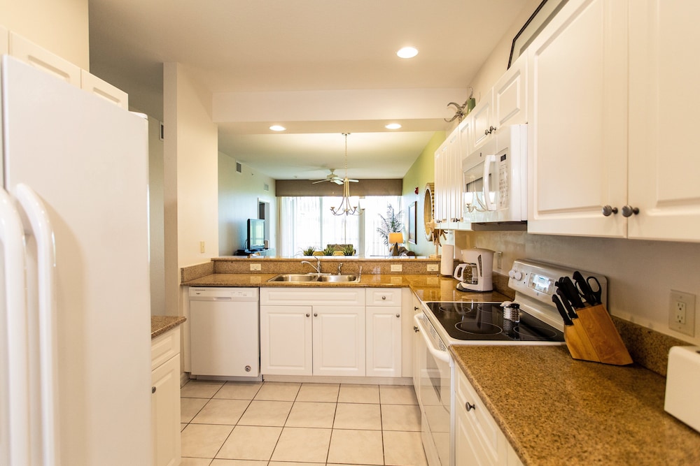 Messina Vacation Rental at Lely Resort. Spacious 3 BR 2 Bath Condo with Lake Views and Handicap Accessibility. Enjoy Community Pool Hot Tub and Proximity to Naples Beaches and Dining - photo 9