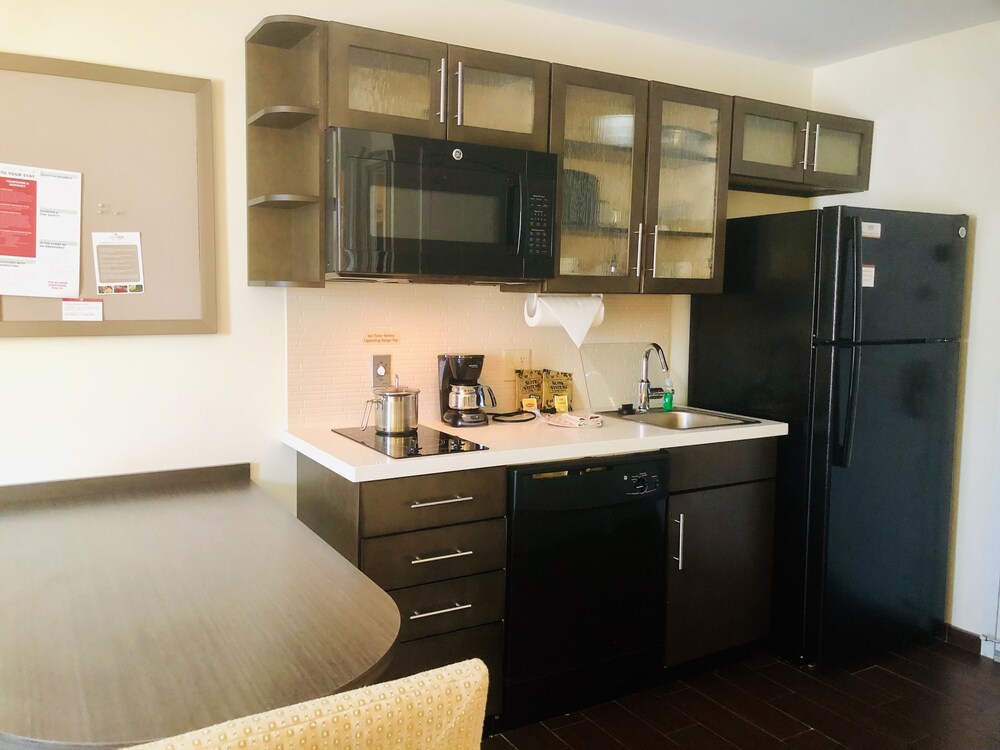 Candlewood Suites Lake Charles South by IHG - photo 12