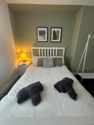 MMC Serviced accommodation - last minute hotel in Leigh