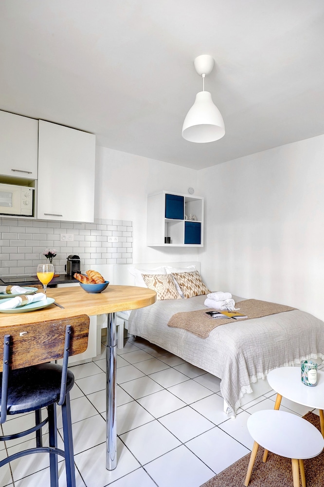 Cozy Studio by the Eiffel Tower For 2 — Paris — photo 4