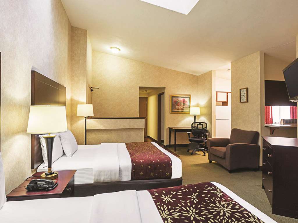 La Quinta Inn & Suites by Wyndham Woodburn - photo 23