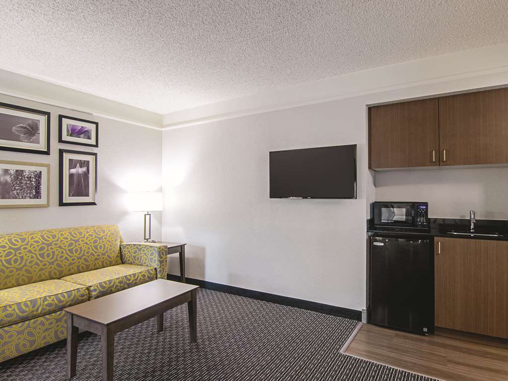 La Quinta Inn & Suites by Wyndham Denver Airport DIA - photo 34