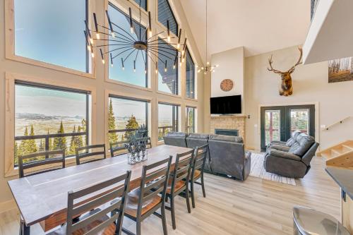 Views Trails Hot Tub More Luxe Wyoming Oasis — Dubois