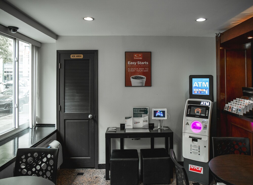 Econo Lodge Times Square - photo 44