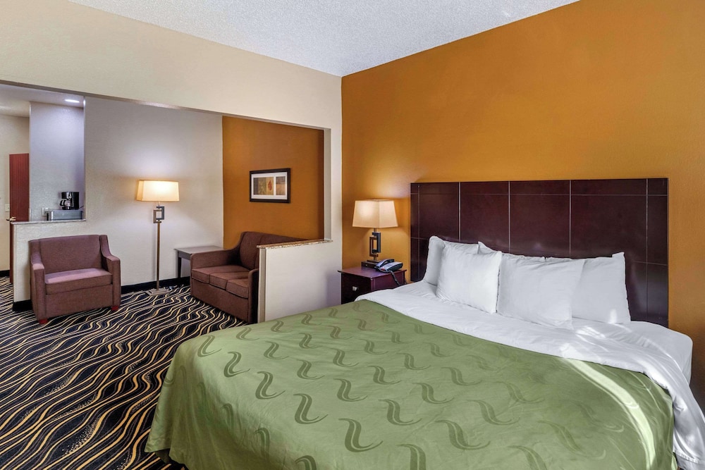 Quality Suites Addison Dallas - photo 25