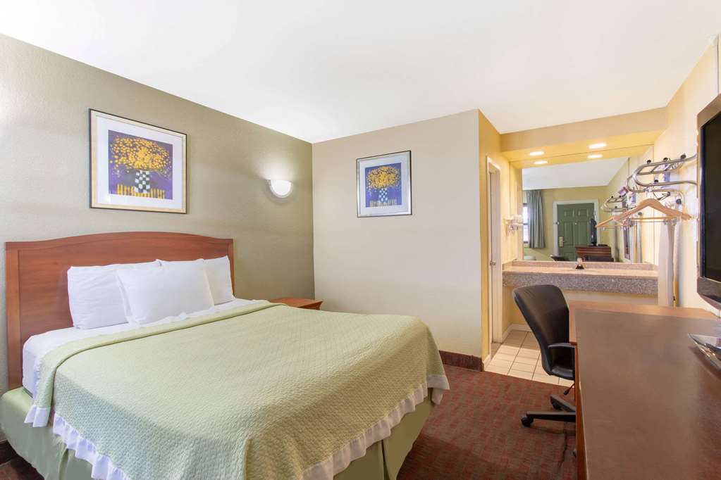 Days Inn by Wyndham Elmsford White Plains - photo 10