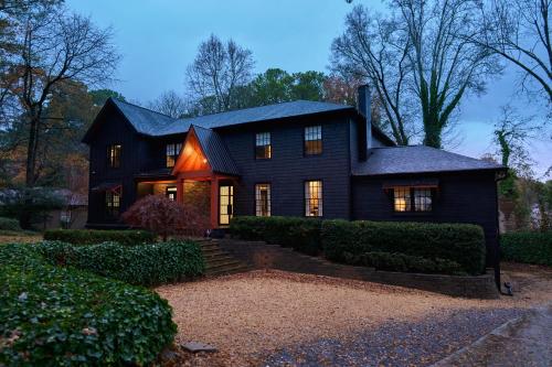 The Black House At Victoria Mill Buckhead — 4-Star Luxury Hotel in Atlanta, United States