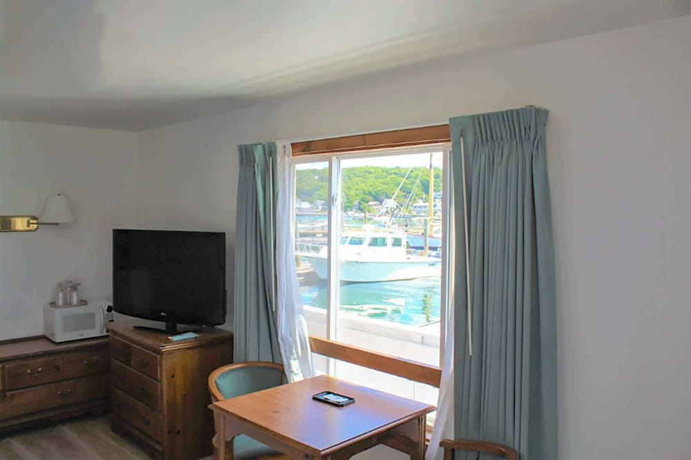 Tugboat Inn - photo 29