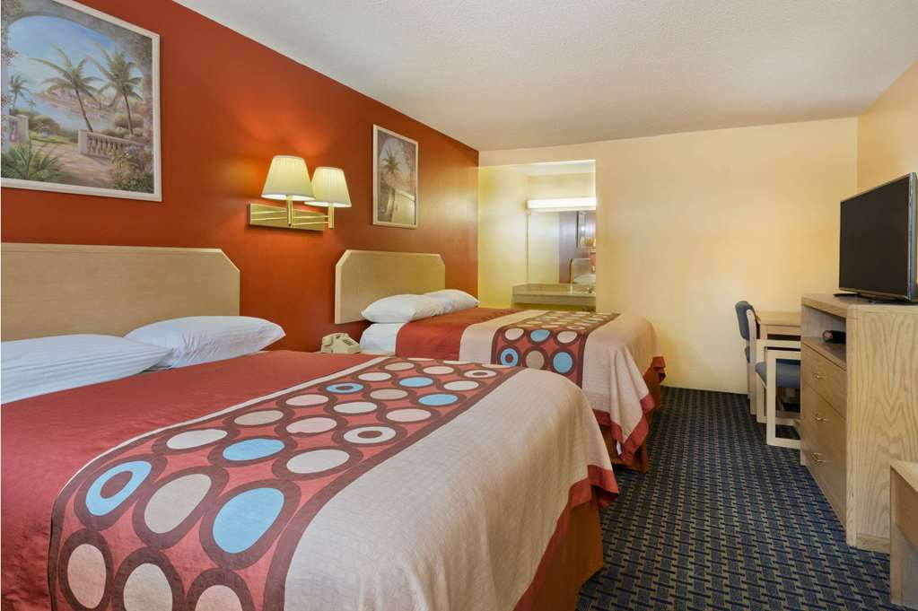 Super 8 by Wyndham Chipley - photo 8