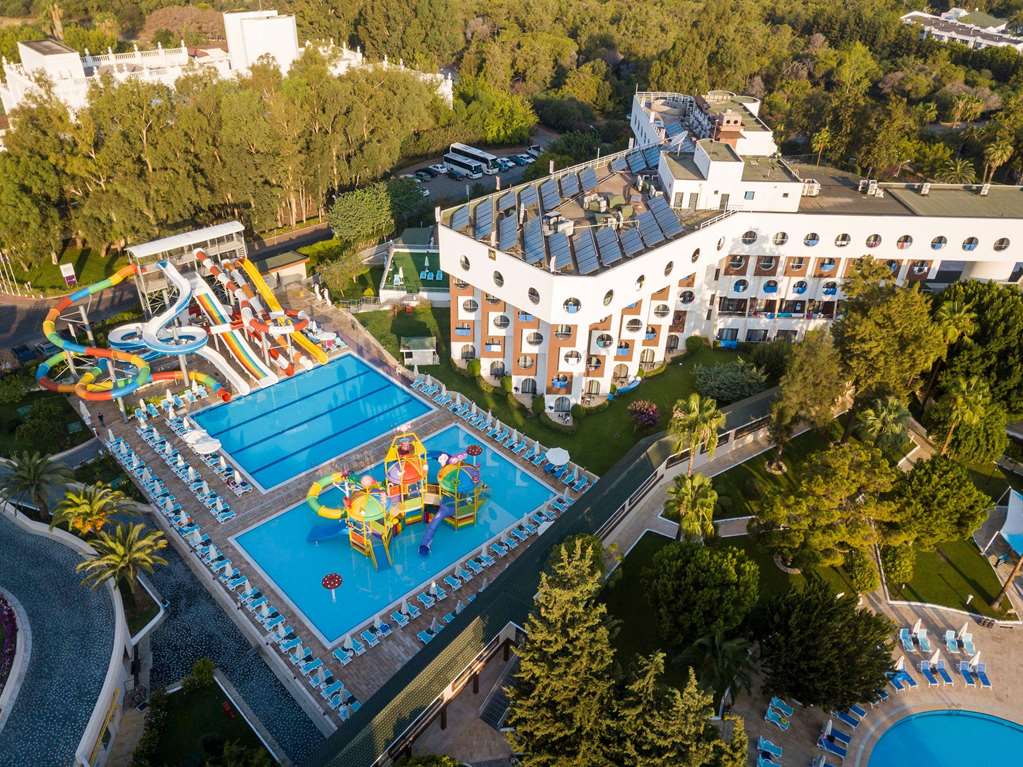 Maritim Hotel Saray Regency