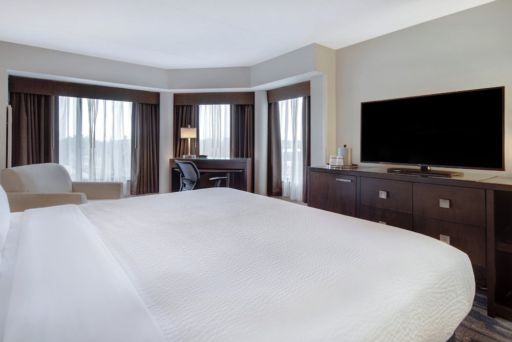 Crowne Plaza Auburn Hills by IHG - photo 30
