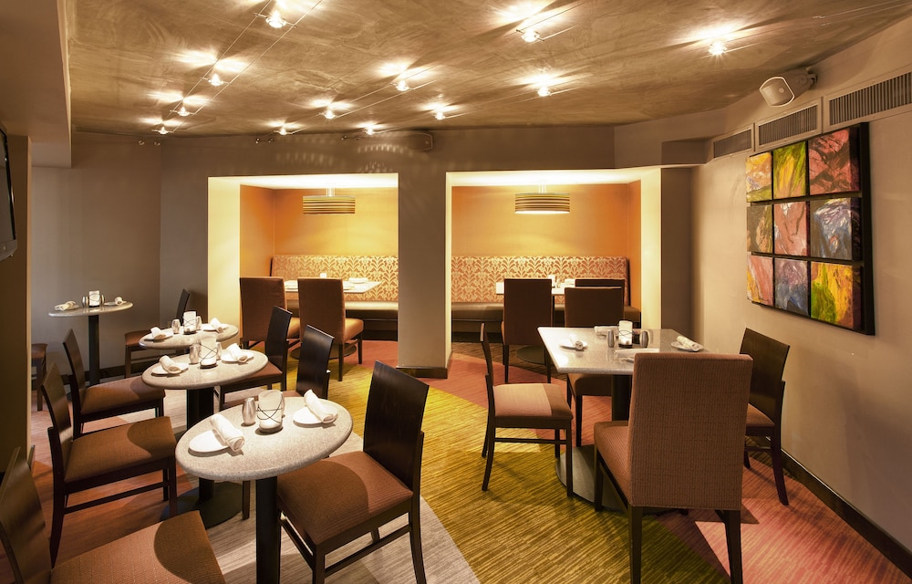 Holiday Inn & Suites Phoenix Airport North by IHG - photo 31