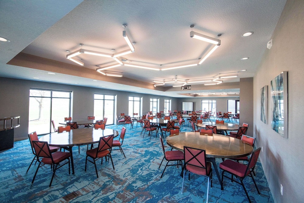 Hilton Garden Inn Des Moines Airport - photo 39