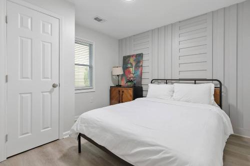 2BR Duplex Peaceful Stay 25 Mins to Atlanta — 4-Star Luxury Hotel in Lithia Springs, United States