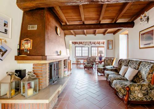 Villa Teresa Villa & Piscina immersi nel vigneto — 4-Star Luxury Hotel in Montecalvo Versiggia, Italy