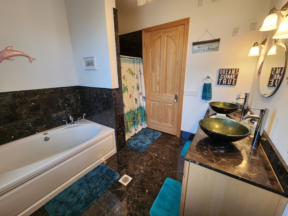 The Starlight Tower Ocean Breeze Suite 1 Bedroom Apartment Hotel by RedAwning - photo 9