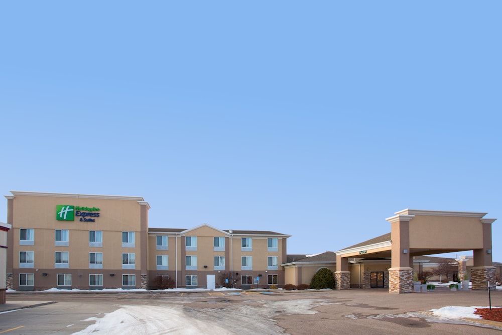 Holiday Inn Express & Suites Lexington by IHG - photo 39