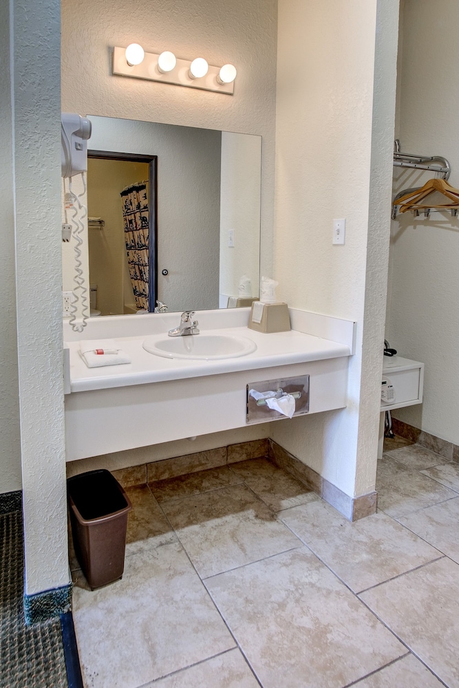 Booneslick Lodge of Neosho - photo 25