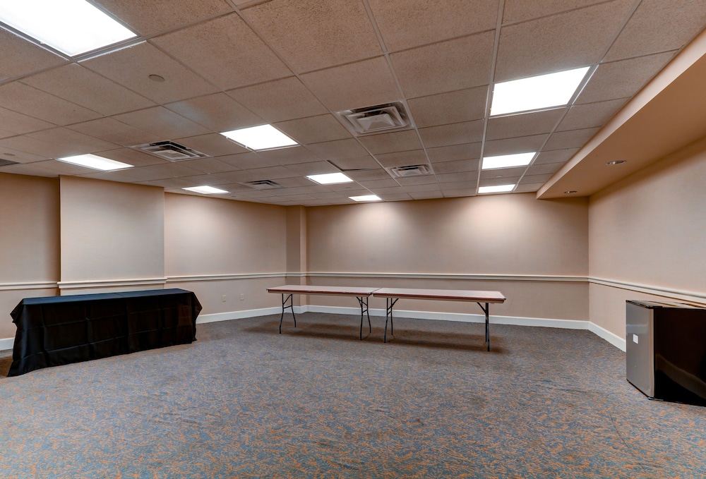 Chateau Resort & Conference Center - photo 32
