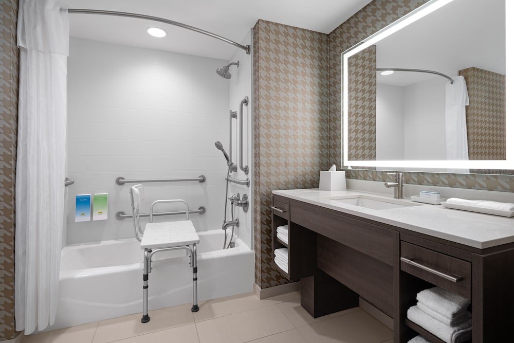 Home2 Suites by Hilton Des Moines at Drake University - photo 20