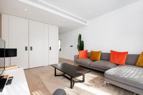 Modern 2 Bed Battersea Power Station — London — photo 4