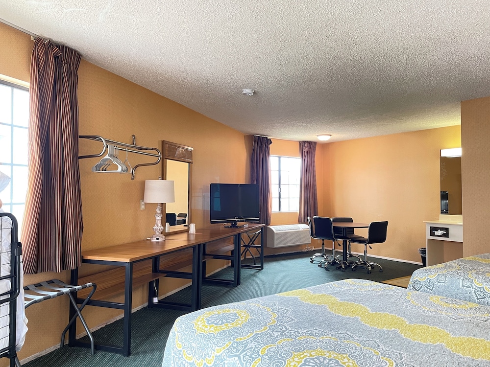 Hollywood La Brea Inn - photo 7