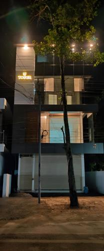 Spacious 2BHK Near Airport — 4-Star Luxury Hotel in Cochin, India