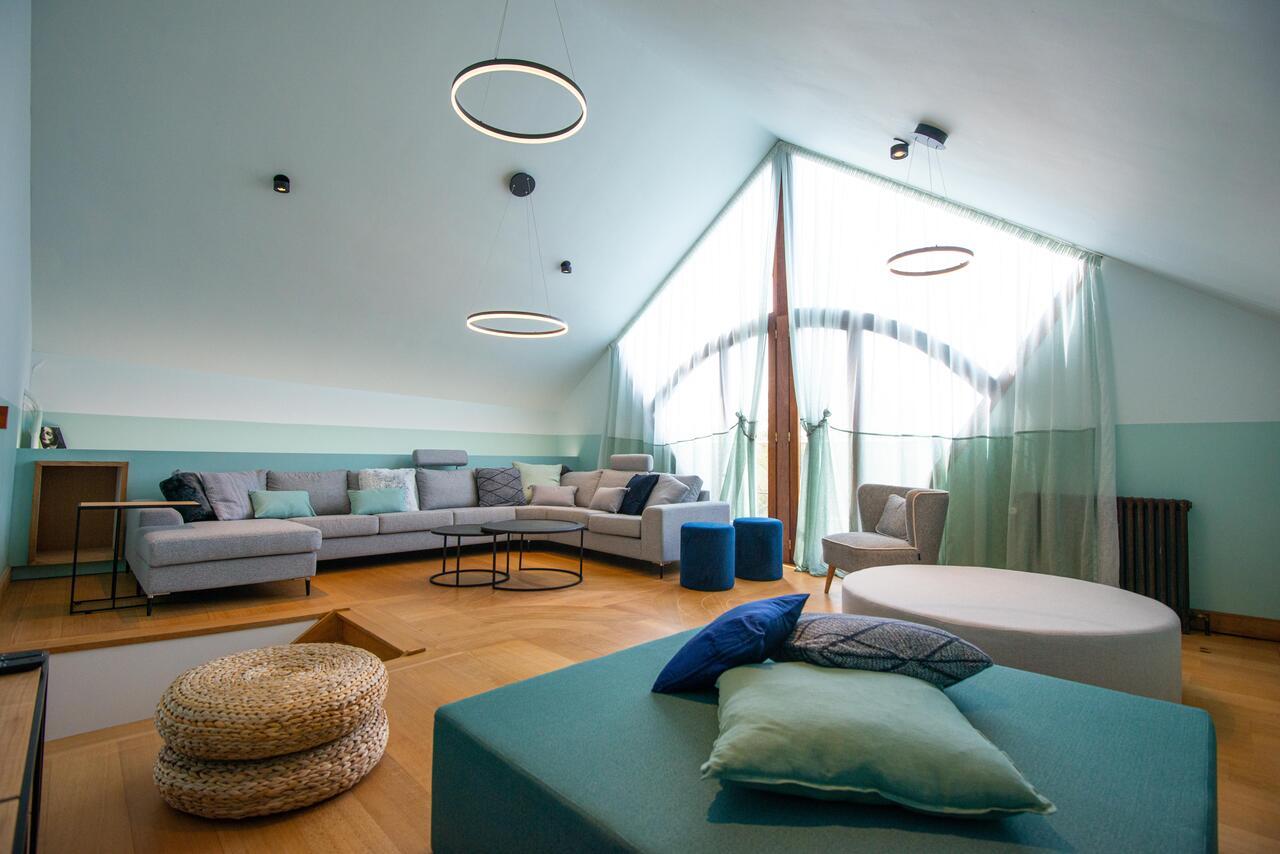 Gite 9 Personnes Le Refuge du Saule — 4-Star Luxury Hotel in Burdinne, Belgium