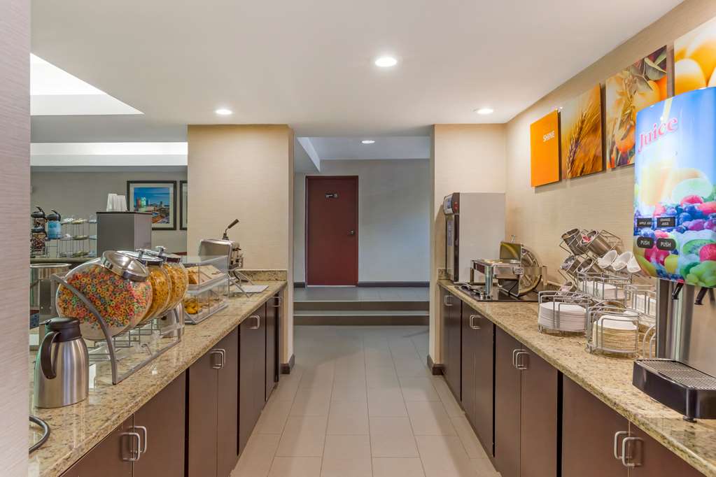 Comfort Suites Regency Park - photo 32