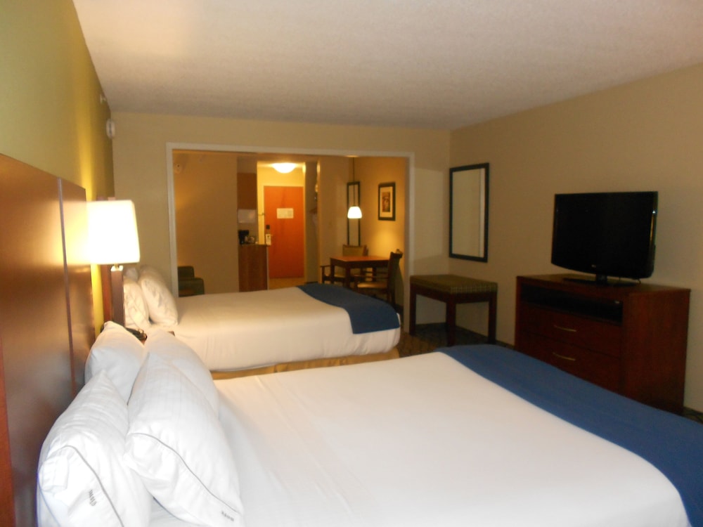 Holiday Inn Express & Suites Lancaster by IHG - photo 13