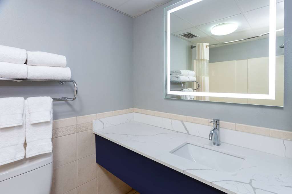 AmericInn by Wyndham Peoria - photo 36