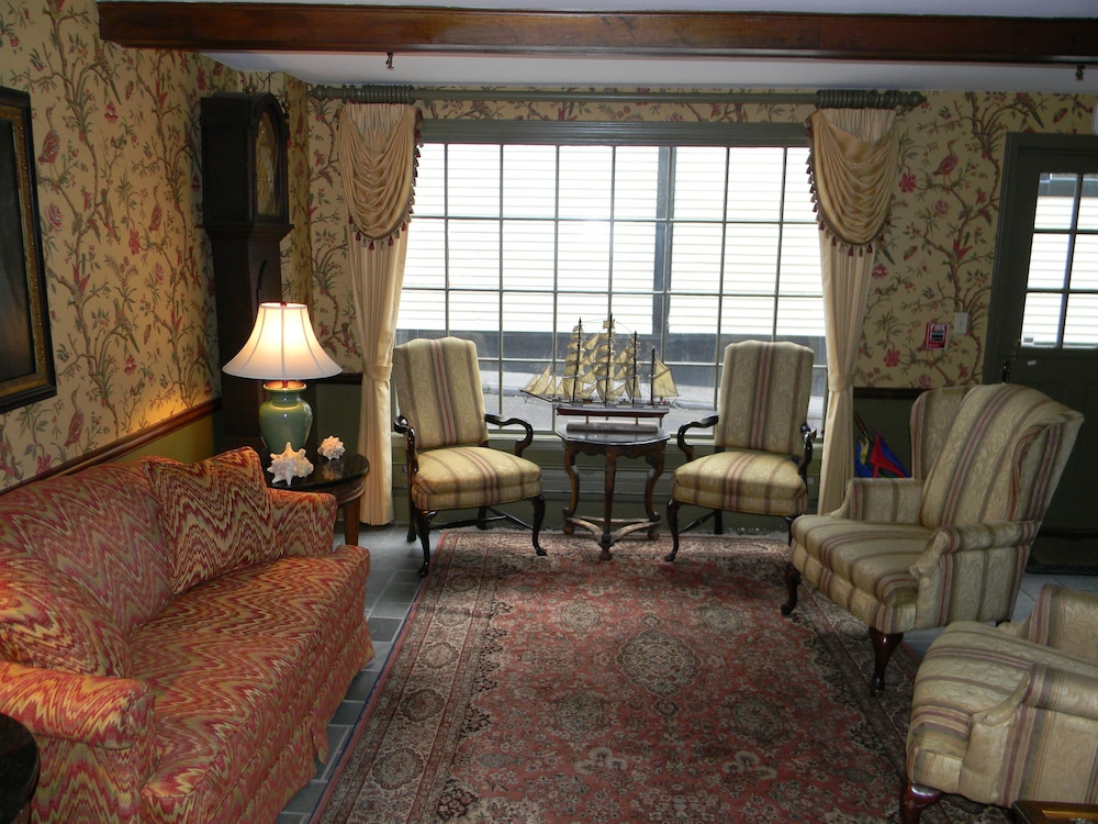 Americas Cup Inn - photo 5