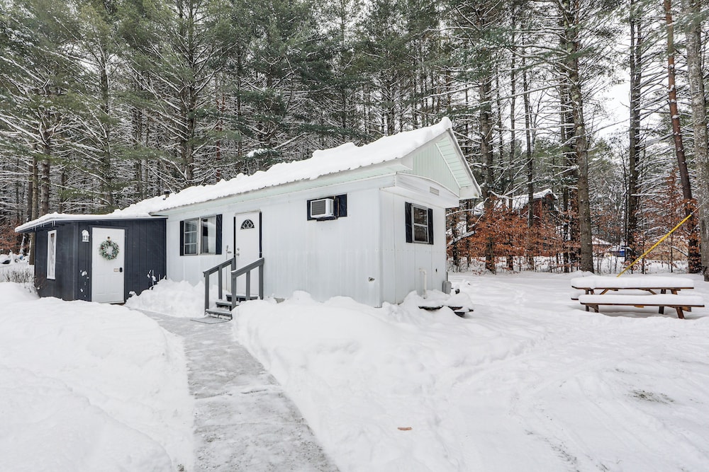 Snowmobile & ATV Trails On site: Adirondacks Abode - last minute hotel in Unknown City