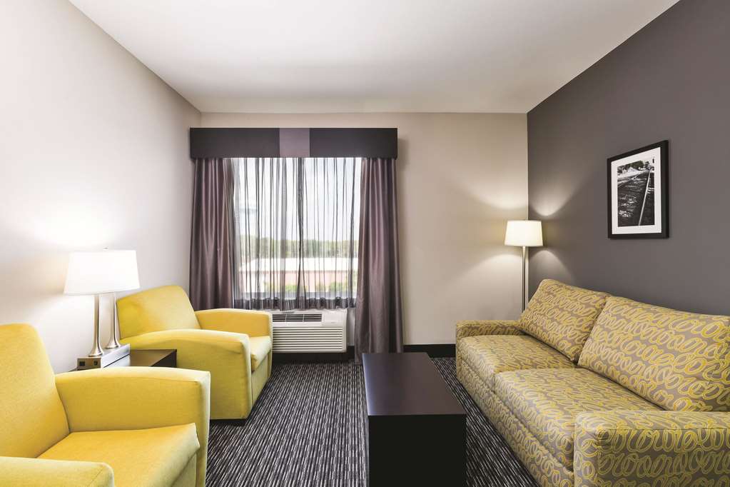 La Quinta Inn & Suites by Wyndham Rockport Fulton - photo 20
