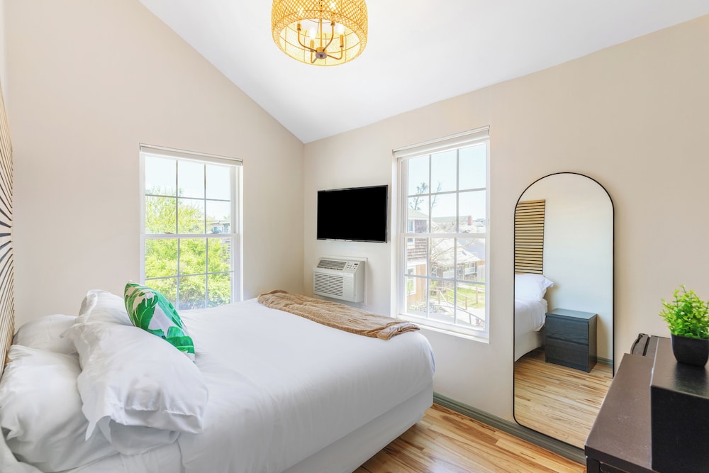 The Palms Hotel Fire Island - photo 10
