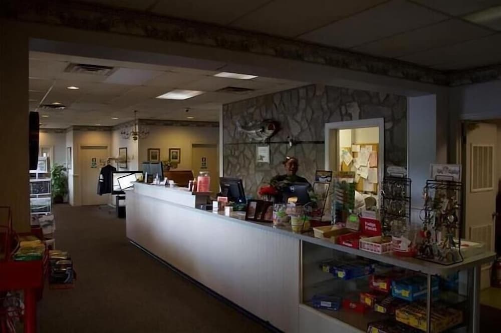 Sheldon's Motel and Restaurant - photo 22