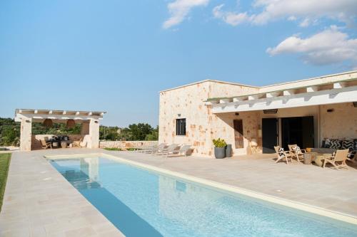 Villa Batu Stylish 2 Bedroom — 4-Star Luxury Hotel in Cisternino, Italy