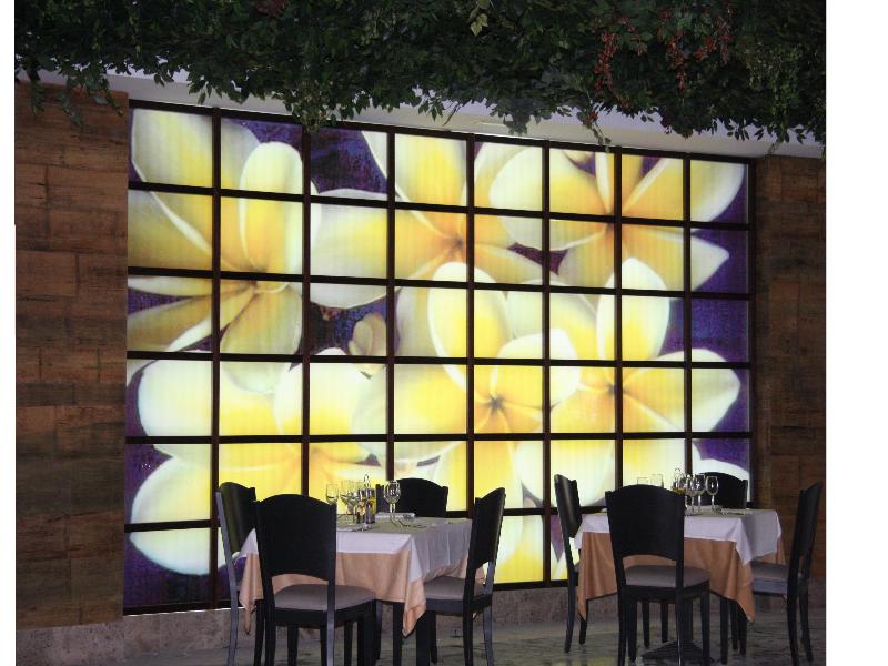 Holiday World Premium Hotel