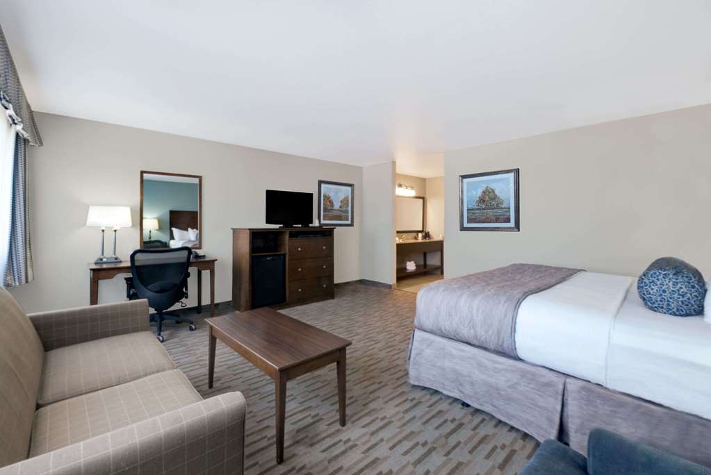 Baymont by Wyndham Minot - photo 6