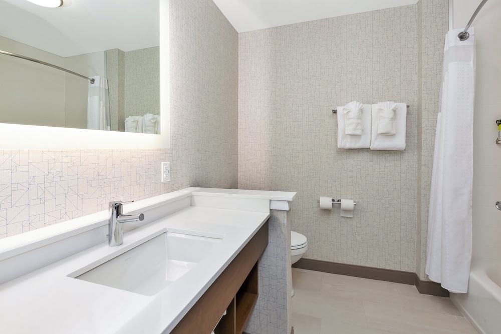 Holiday Inn Express & Suites Grand Rapids Airport South by IHG - photo 19