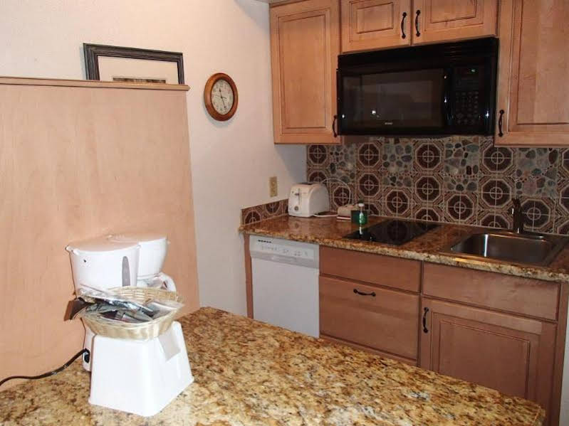 The Victorian Condo Hotel - photo 11