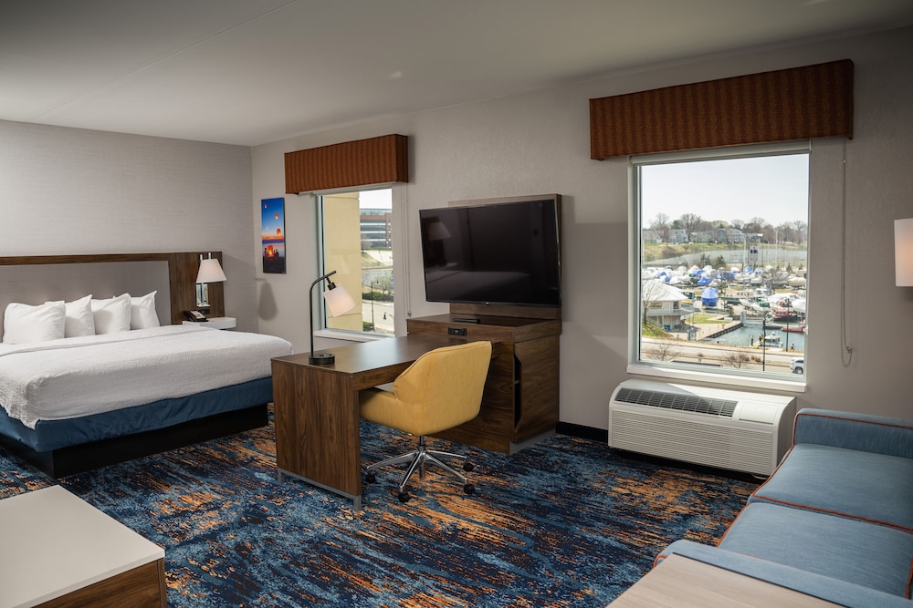 Hampton Inn & Suites Erie Bayfront - photo 21